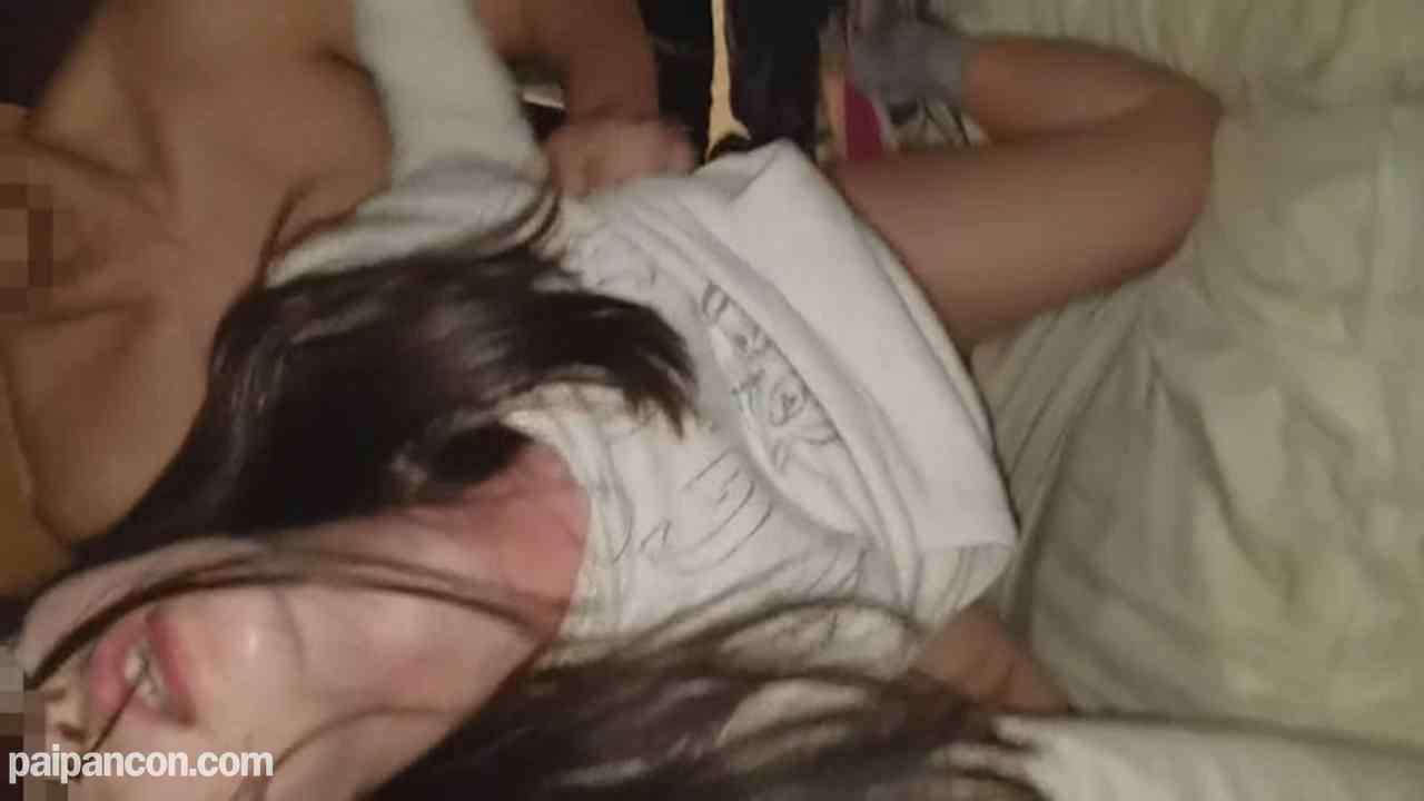 FC2-PPV-1883311 - 【個人】お子さんを預け店内で他人棒を頬ばりホテルで子宮奥に中出し※特典16分