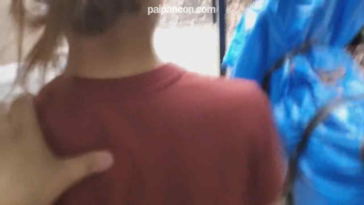 FC2-PPV-2352175 - 住宅の隣人に見られ【顏出し】家に上がり込み生活感溢れるリビングで他人液で滲む奥さん絶望。25分