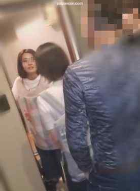 FC2-PPV-2726453 - 騙し訪問４P【個人】親友宅前に連れて行き知らずに玄関開け、３人の男に押入られ即２名の若ママを犯し中出しで同日に孕ませる。