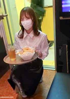 FC2-PPV-3113698 - 戸田恵○香似のJDカラオケバイトでは賄えない学費の悩みに付け込みハメ撮り。ガチ逝き中出し cover.jpg