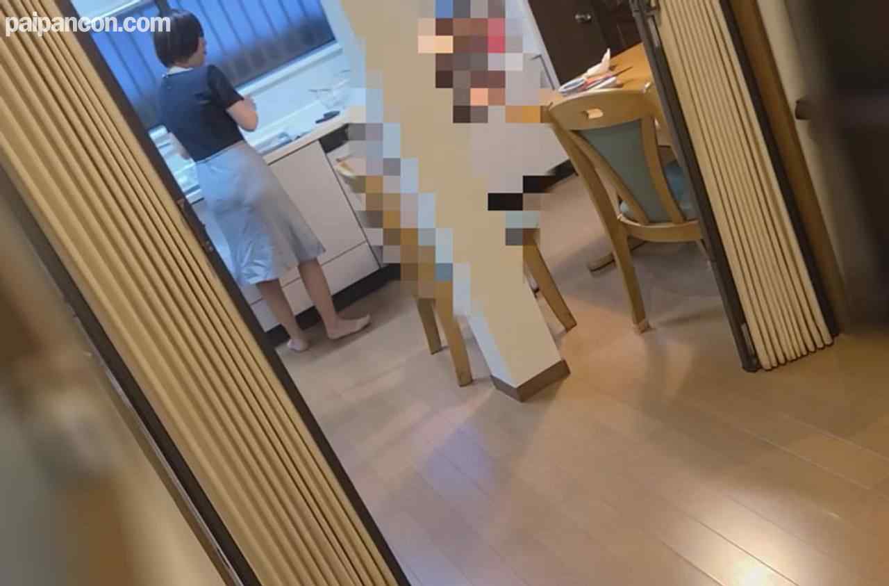 FC2-PPV-3696067 - 実家訪問【個人】返済避難中の下町妻　認知症で心配するお婆ちゃんの前で見せつけ、喘ぎ声を押しころせずに漏れてしまって、、、