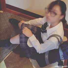 FC2-PPV-4020117 - 【50本のみ1500→1000】メガネの優等生・隠れ巨乳をゆらし生中出し