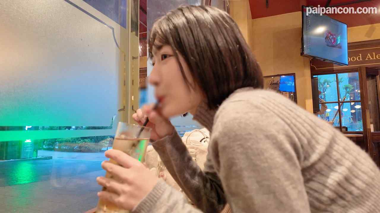 FC2-PPV-4574068 - 6日まで1090pt!!　初撮り※21歳美人大学生　顔に見合わず下の毛多め「Netflixうちで見る？」お小遣いに釣られて巨根にオカされる thumbnail_2.jpg